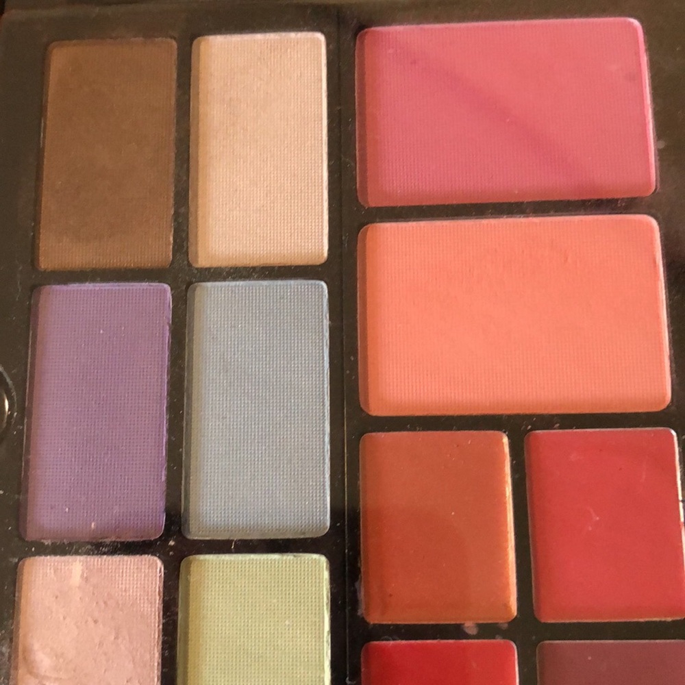 Avon Blush and Shadow Palette - Pink, Purple, Brown